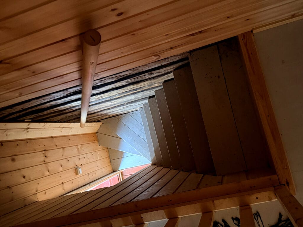 Ylhäältä päin kuvattu portaikko